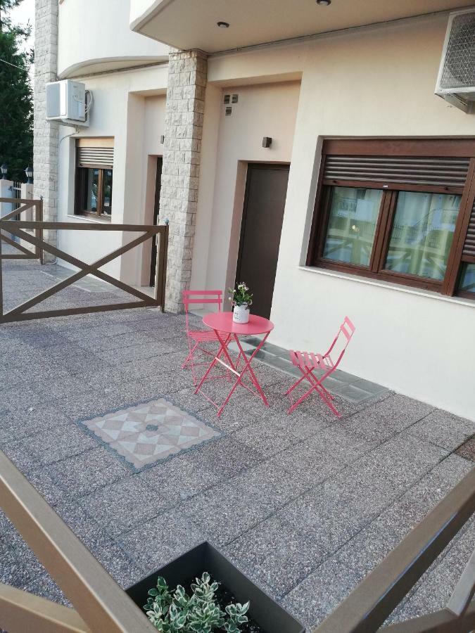 John'S Apartments 네아 미카니오나 외부 사진