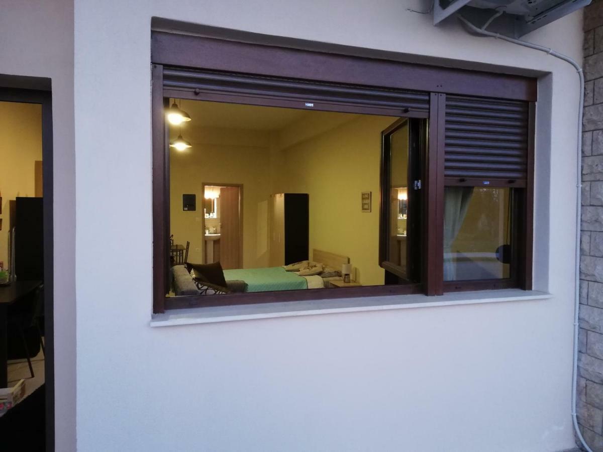 John'S Apartments 네아 미카니오나 외부 사진